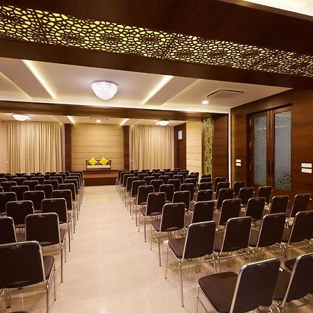 Hotel Kamar Residences And Banquets Chennai Exterior photo